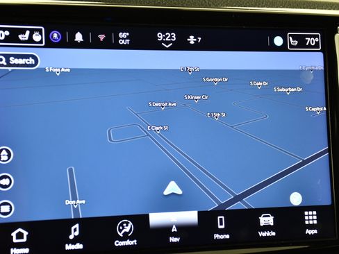 Used 2024 Chrysler Pacifica Limited FWD image 26