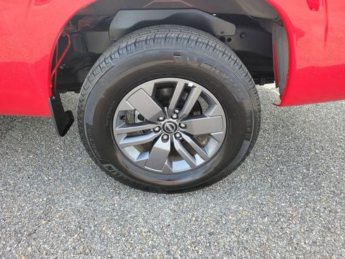 Used 2025 Nissan Frontier SV image 8