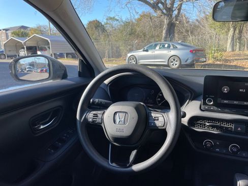 Used 2025 Honda HR-V LX image 22