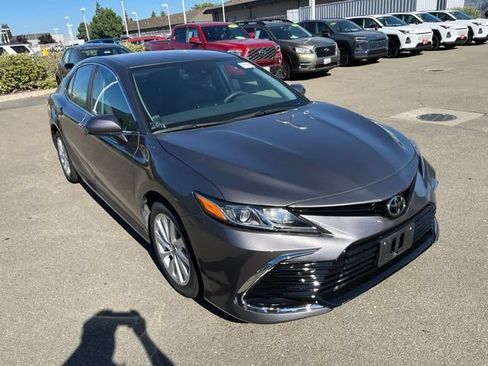 Used 2021 Toyota Camry LE w/ Carpet Mat Package (TMS) FWD image 2