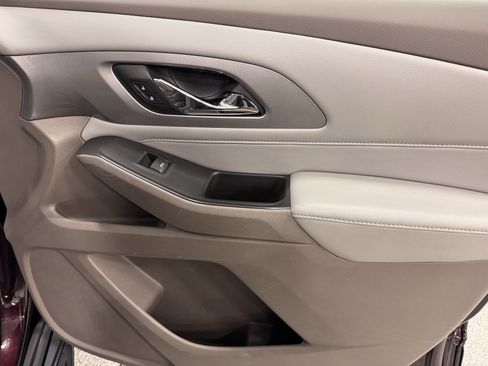 Used 2018 Chevrolet Traverse LT image 27