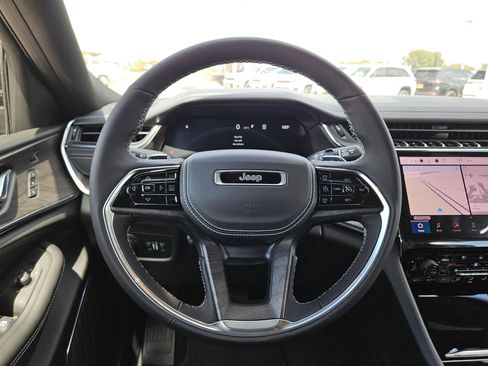 New 2025 Jeep Grand Cherokee Overland w/ Luxury Tech Group IV image 18