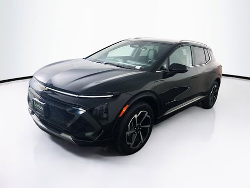 Used 2025 Chevrolet Equinox EV LT w/ Convenience Package image 3