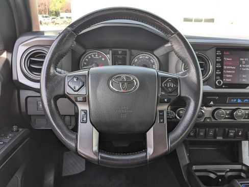 Used 2021 Toyota Tacoma TRD Off-Road w/ Technology Package AWD/4WD image 19