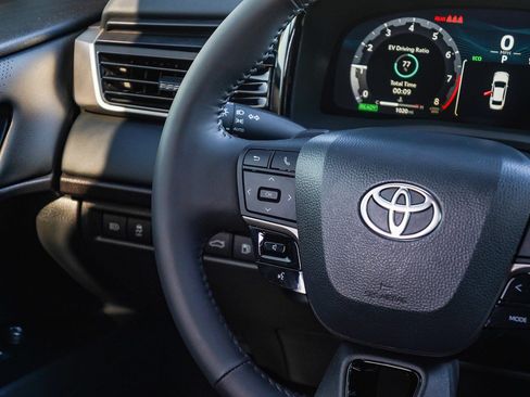 Used 2026 Toyota Camry XSE FWD image 17