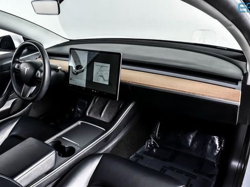 Used 2021 Tesla Model 3 Standard Range Plus image 21