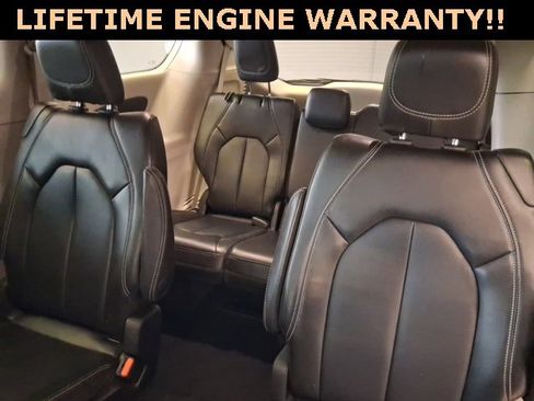 Used 2024 Chrysler Pacifica Touring-L image 24