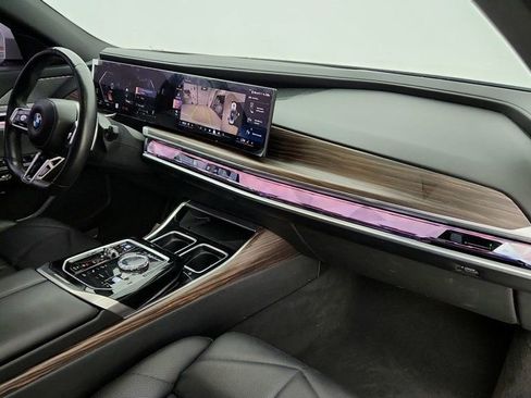 Used 2023 BMW 740i w/ Parking Assistance Package image 27