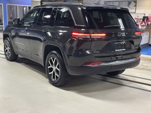 Used 2023 Jeep Grand Cherokee Limited image 8