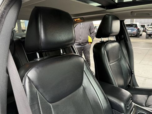 Used 2017 Chrysler 300 C image 25