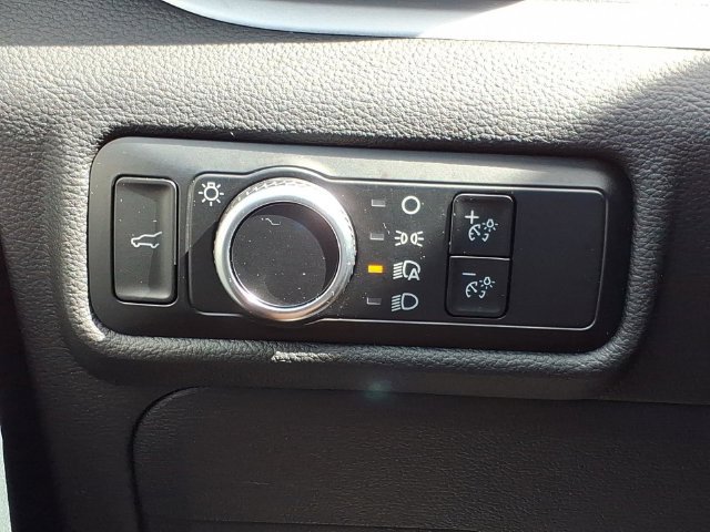 Used 2023 Ford Explorer XLT AWD/4WD image 20