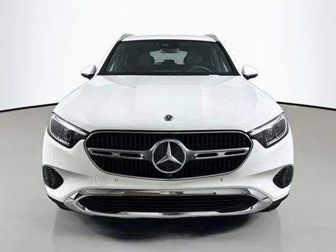 Used 2025 Mercedes-Benz GLC 300 4MATIC image 2