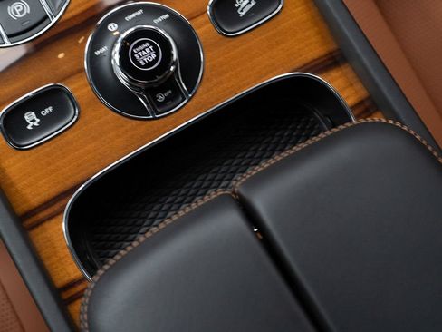 Certified 2022 Bentley Bentayga AWD/4WD image 33