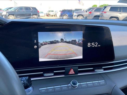 Used 2025 Hyundai Elantra SEL FWD image 20
