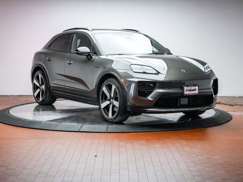 Certified 2025 Porsche Macan 4S Electric image 9