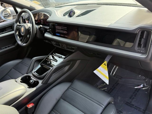 Used 2025 Porsche Cayenne Coupe AWD/4WD image 17