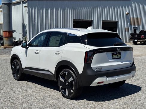 New 2025 Nissan Kicks SR image 5