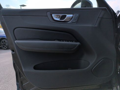 Used 2025 Volvo XC60 B5 Plus image 13