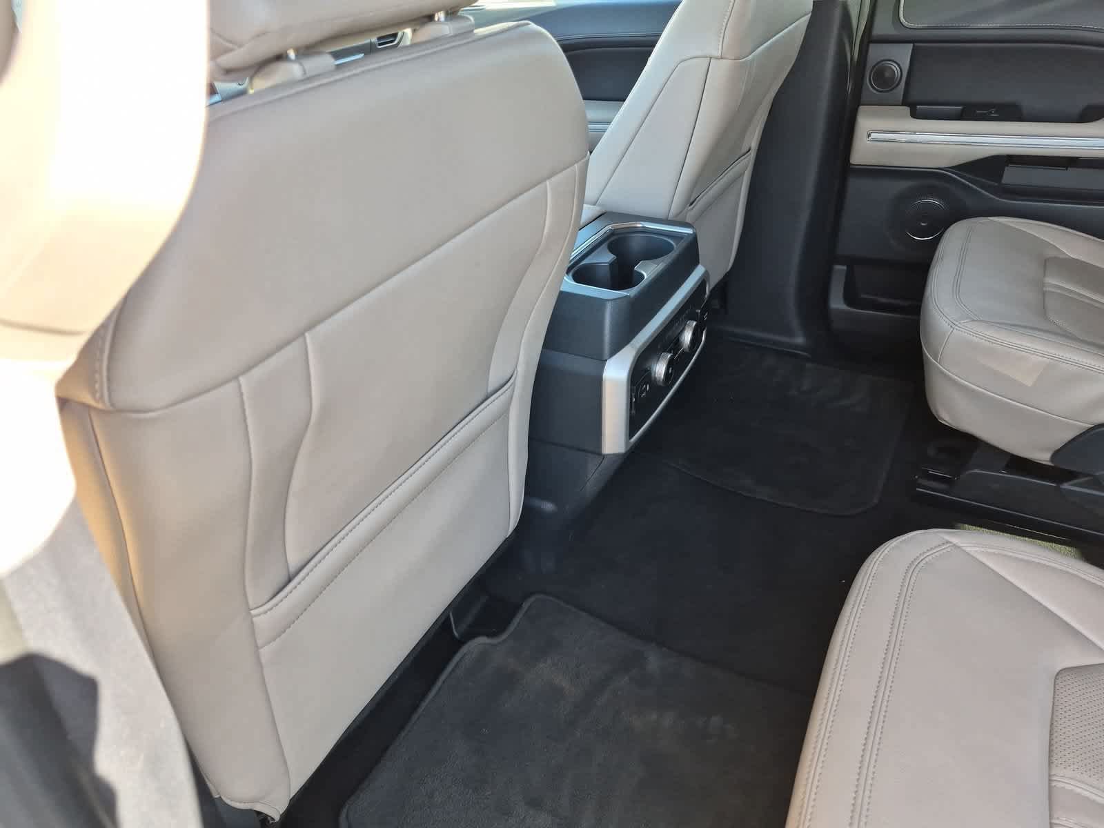 Used 2023 Ford Expedition Limited AWD/4WD image 18