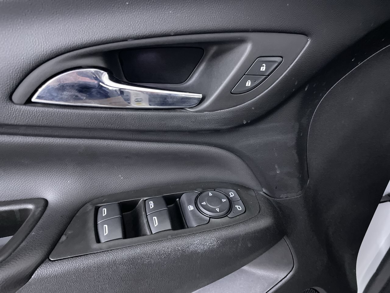 Used 2022 Chevrolet Equinox LT w/ Driver Convenience Package AWD/4WD image 12