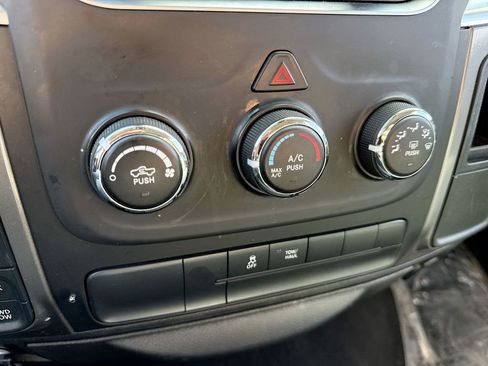 Used 2021 RAM 1500 Classic SLT AWD/4WD image 18