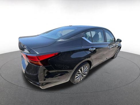 Used 2025 Nissan Altima 2.5 SV FWD image 9
