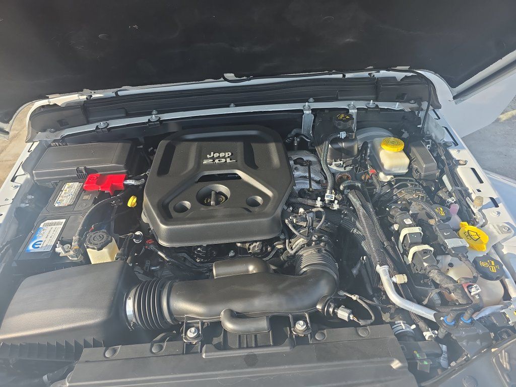 Used 2018 Jeep Wrangler Unlimited Sahara AWD/4WD image 17