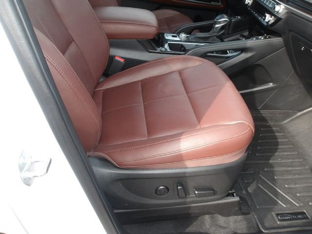 Used 2024 Kia Telluride EX w/ EX Captain's Chair Package AWD/4WD image 10