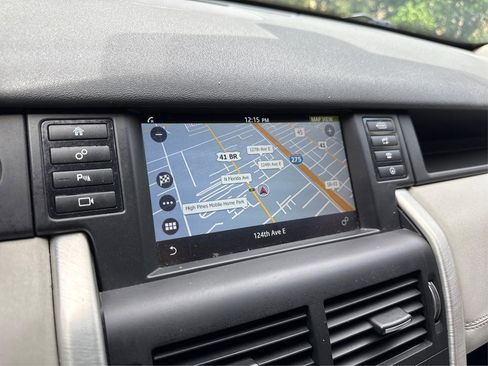 Used 2017 Land Rover Discovery Sport SE image 25