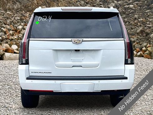 Used 2017 Cadillac Escalade Luxury AWD/4WD image 4