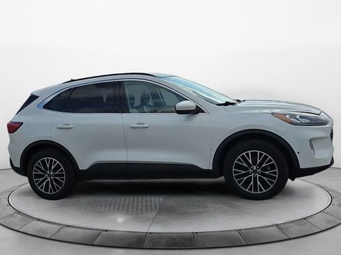 Used 2022 Ford Escape Titanium w/ Class II Trailer Tow Package image 6