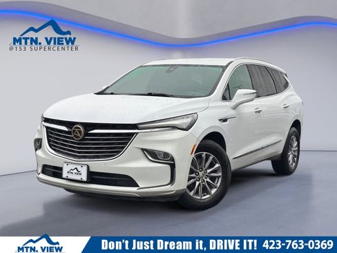Used 2023 Buick Enclave Essence image 1