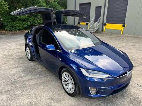 Used 2018 Tesla Model X 75D image 13