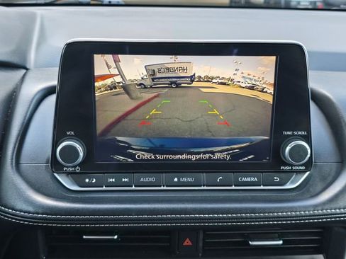 Used 2025 Nissan Rogue SV image 10