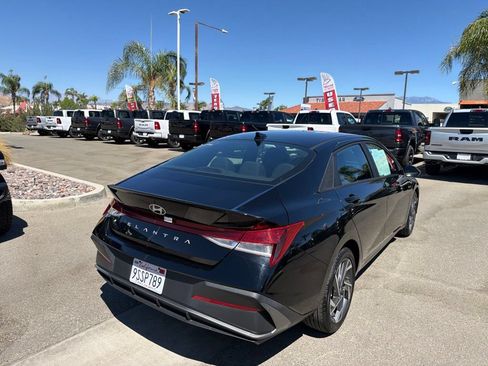 Used 2025 Hyundai Elantra Sport FWD image 4