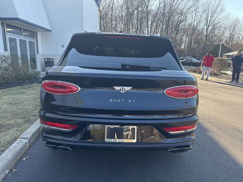 Certified 2022 Bentley Bentayga image 3