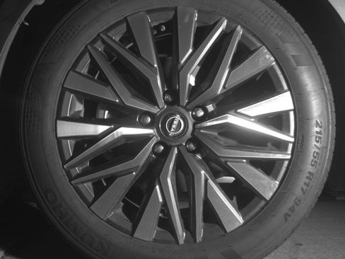 Used 2025 Nissan Altima 2.5 SV FWD image 12