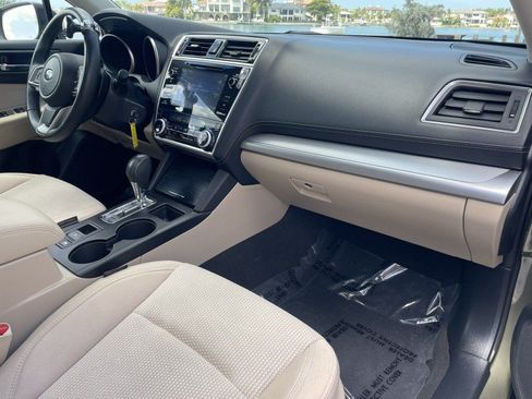 Used 2019 Subaru Outback 2.5i Premium AWD/4WD image 12