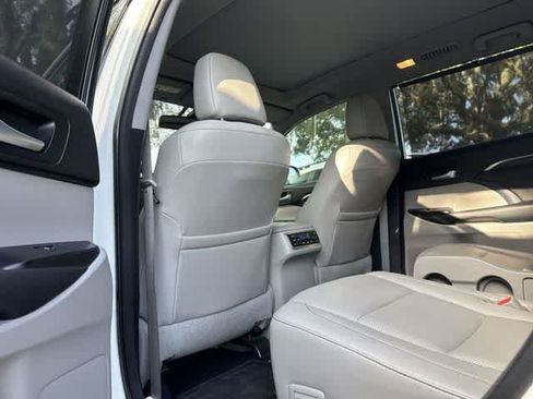 Used 2015 Toyota Highlander Limited Platinum FWD image 16