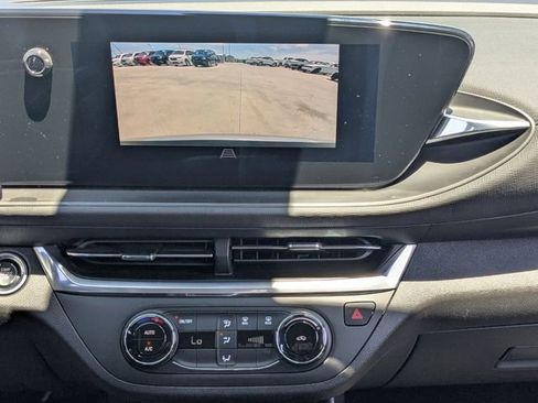 Used 2024 Buick Envista Preferred w/ Advanced Safety Package FWD image 17