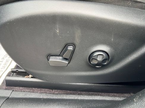 Used 2018 Jeep Cherokee Limited AWD/4WD image 24