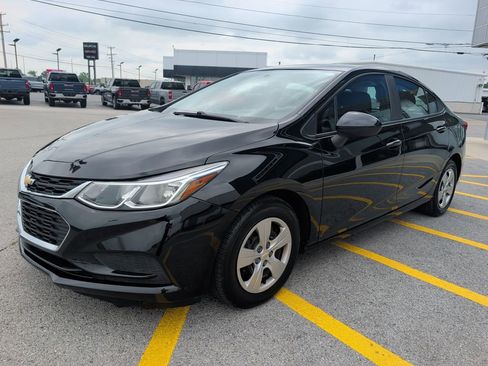 Used 2017 Chevrolet Cruze LS FWD image 3