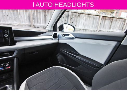 Used 2025 Volkswagen Taos SE image 11