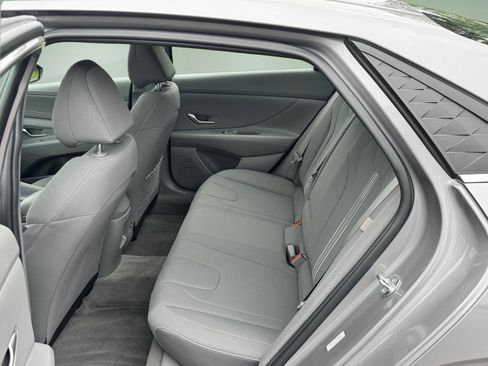 Used 2024 Hyundai Elantra SEL w/ Convenience Package FWD image 10