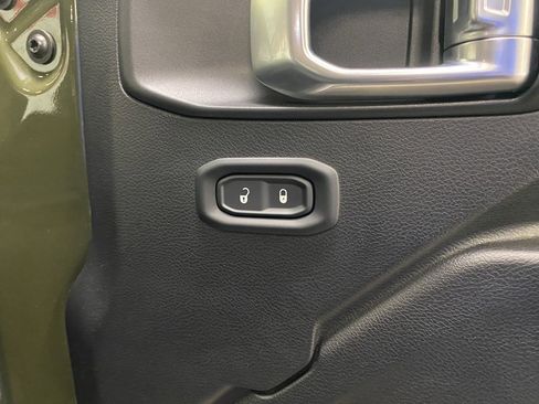 Used 2021 Jeep Wrangler Willys image 17