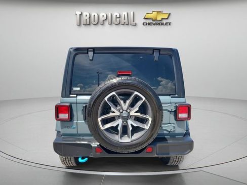 Used 2024 Jeep Wrangler Unlimited AWD/4WD image 4