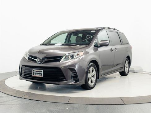 Used 2020 Toyota Sienna LE FWD image 3