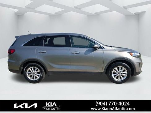 Used 2019 Kia Sorento AWD image 2