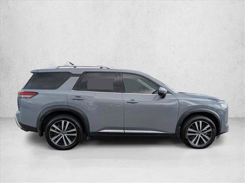 Used 2023 Nissan Pathfinder Platinum w/ Cargo Package AWD/4WD image 4