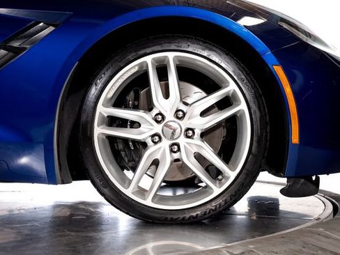 Used 2019 Chevrolet Corvette Stingray Coupe RWD image 17
